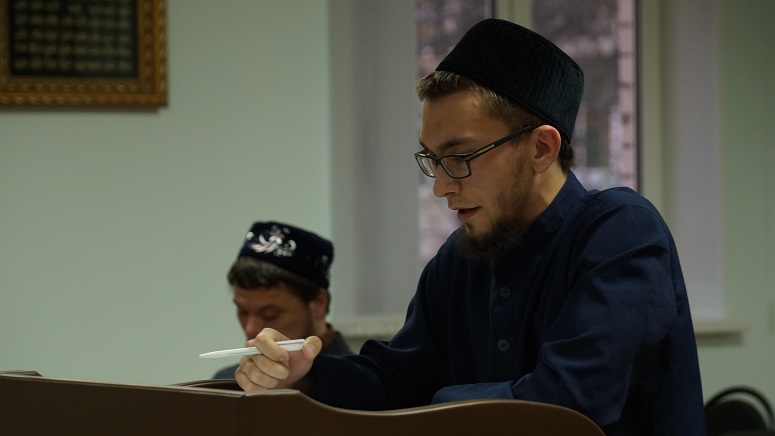 В Набережночелнинской медресе «Ак мечеть» состоялась защита курсовых работ