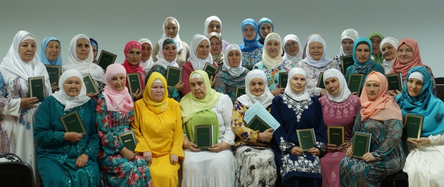 Набережночелнинском медресе "Ак мечеть" состоялся выпуск женского отделения