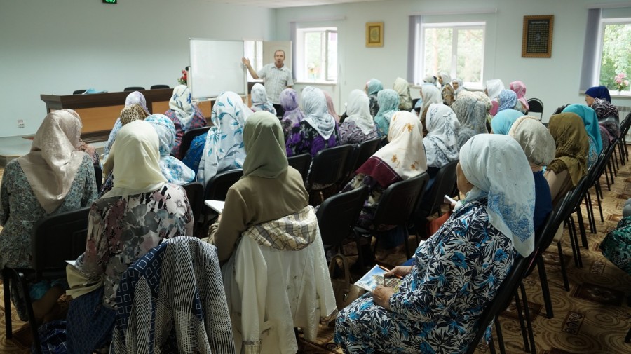 В медресе "Ак мечеть" на заочном отделении продолжается летняя сессия для женщин