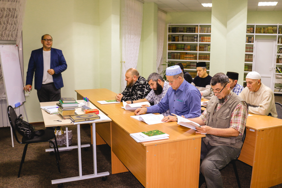 В Центральной мечети Нижнекамска начались курсы по обучению татарскому языку