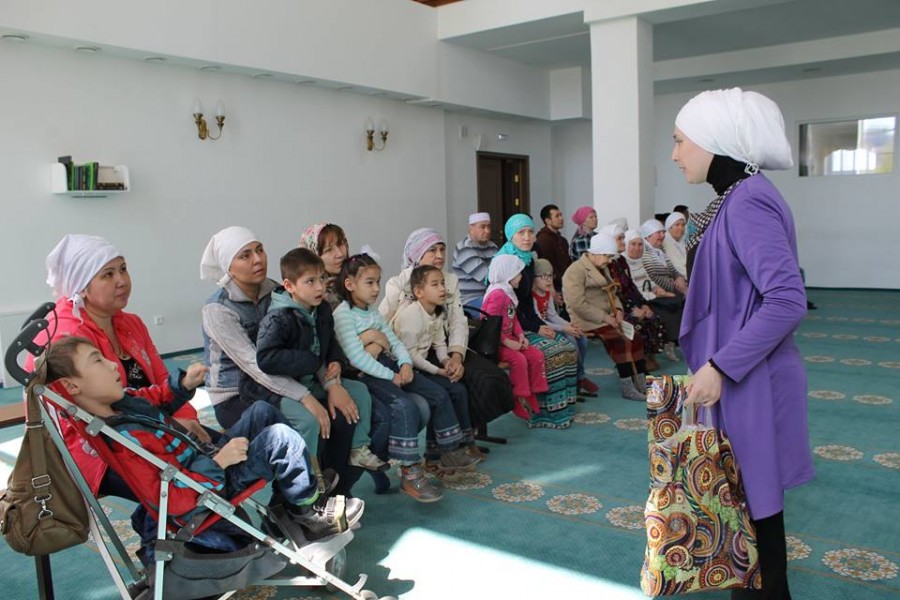 «Пятничные гостинцы» сегодня раздали нуждающимся в мечети «Гаиля»