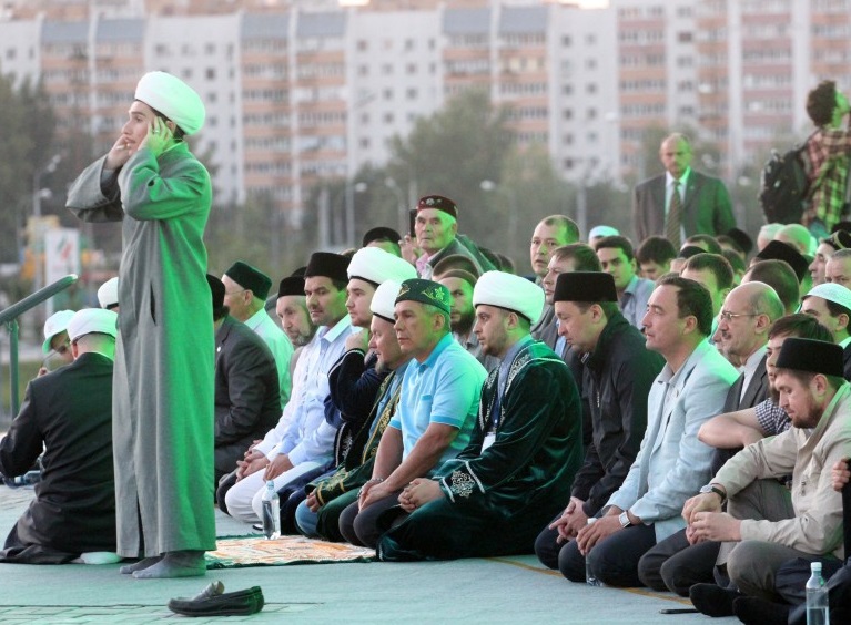Коллективный намаз не причинит вреда газону Kazan-Arena – муфтий Татарстана