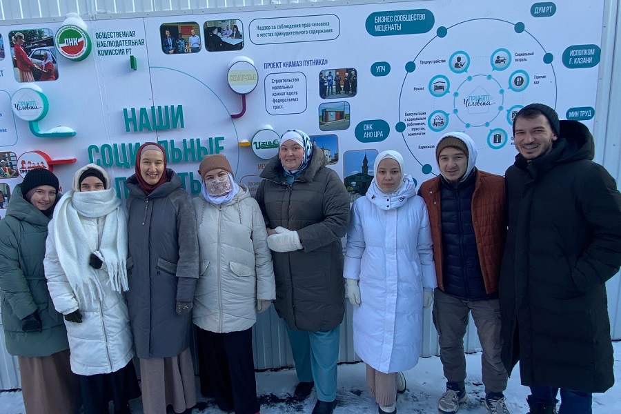 Мусульманская молодежь в Казани в мороз раздала горячую еду нуждающимся
