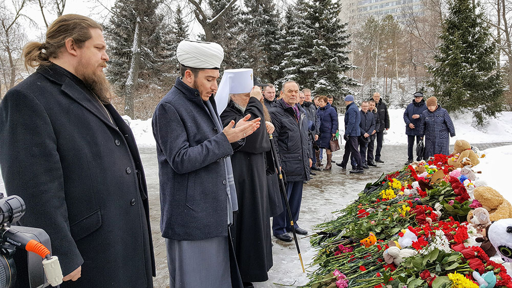День траура в России: муфтият присоединился к акции памяти по жертвам пожара