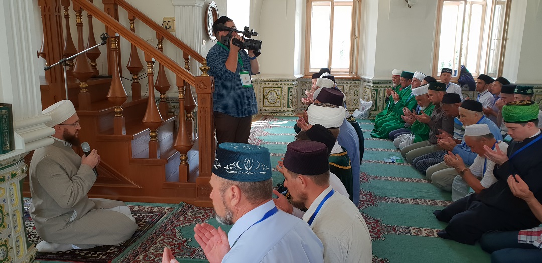 Муфтий РТ встретился с делегатами форума в мечети Марджани
