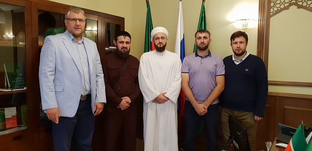 Муфтий встретился с Куръан-хафизом из Чечни