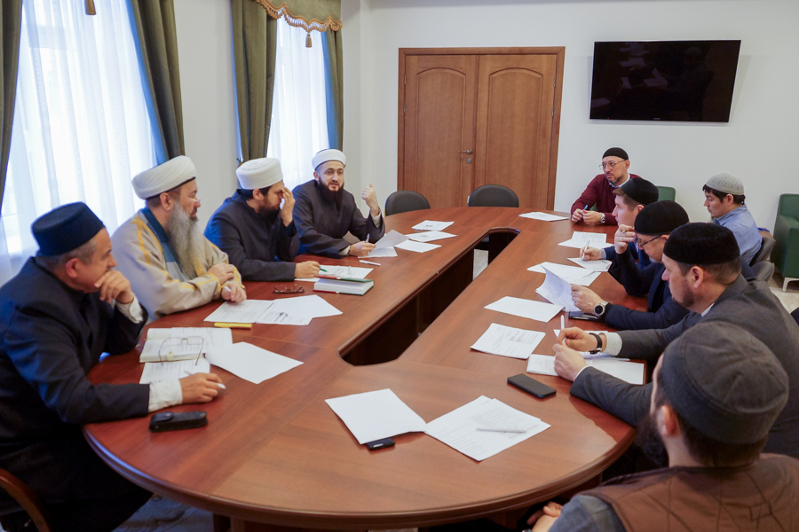 В ДУМ РТ прошло очередное заседание по вопросу обновления списка учебной литературы в медресе за счет трудов татарского богословия