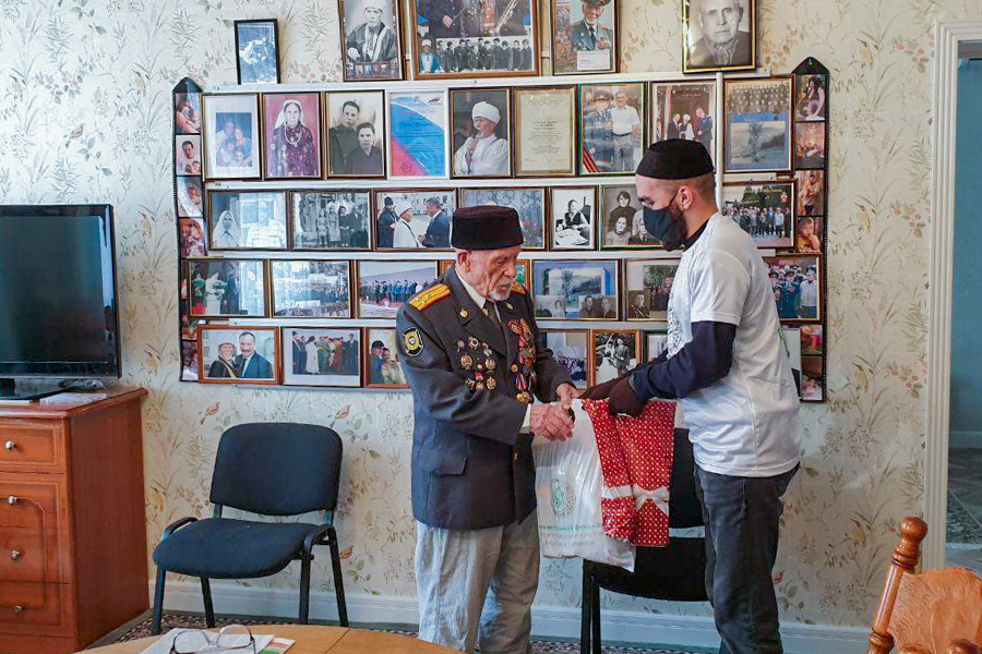 Ветераны войны получили продовольственную помощь от Фонда «Закят» ДУМ РТ 
