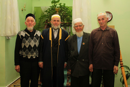 На вечернюю проповедь  в мечеть «Хажилар» пригласили ветерана