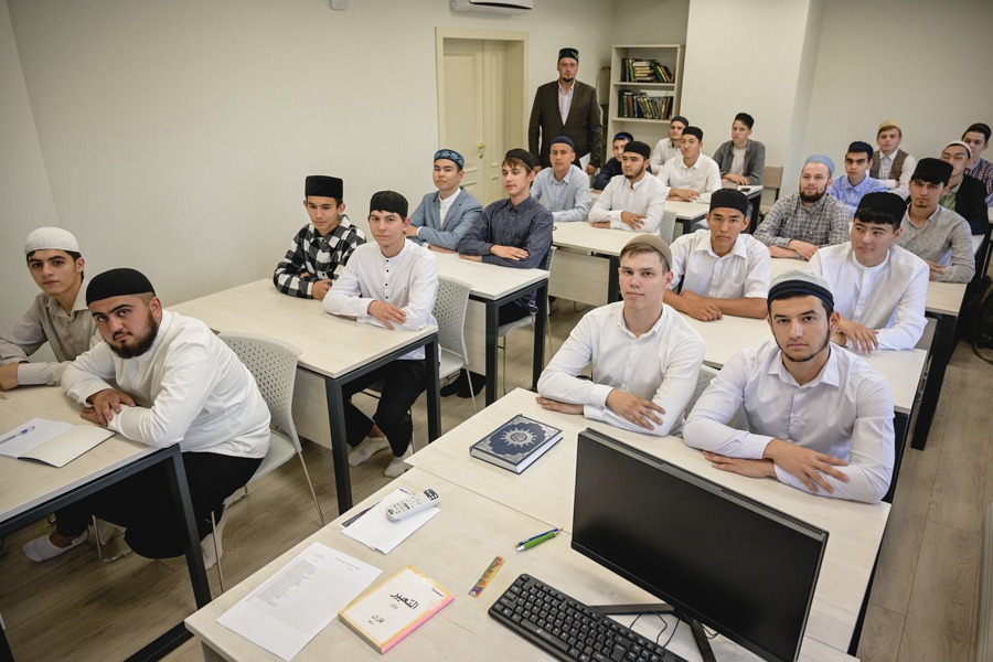 День учителя: в Татарстане преподают свыше 1800 мугаллимов