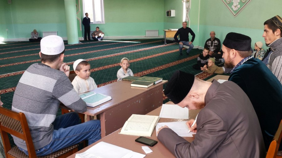 Дети делятся знанием священного Корана