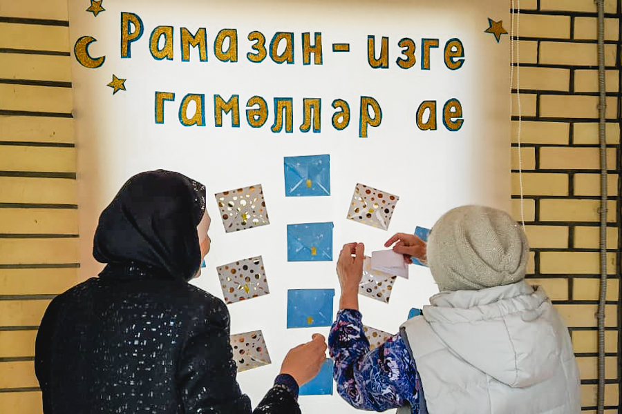 В Центральной мечети Лаишево потребности нуждающихся пишут на конвертах, чтобы желающие помогли им