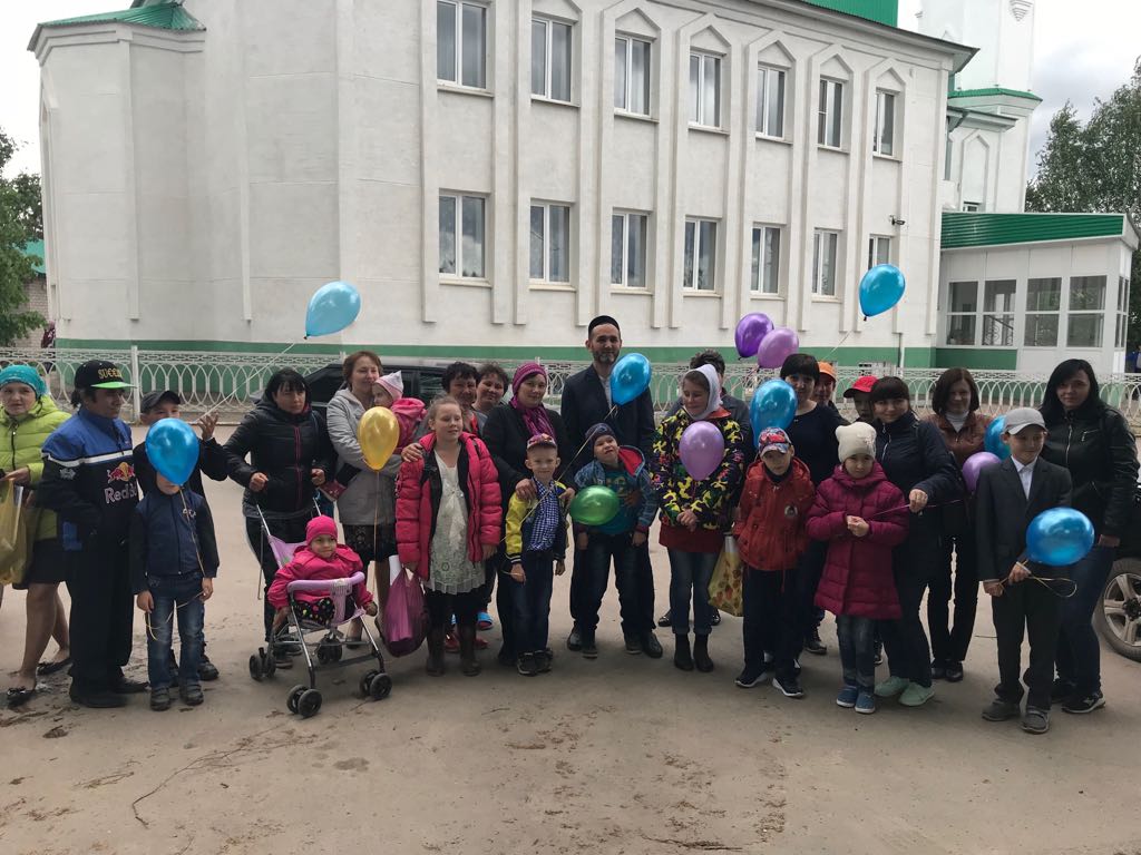 Особенные дети Азнакаево отметили День защиты детей в центральной городской мечети