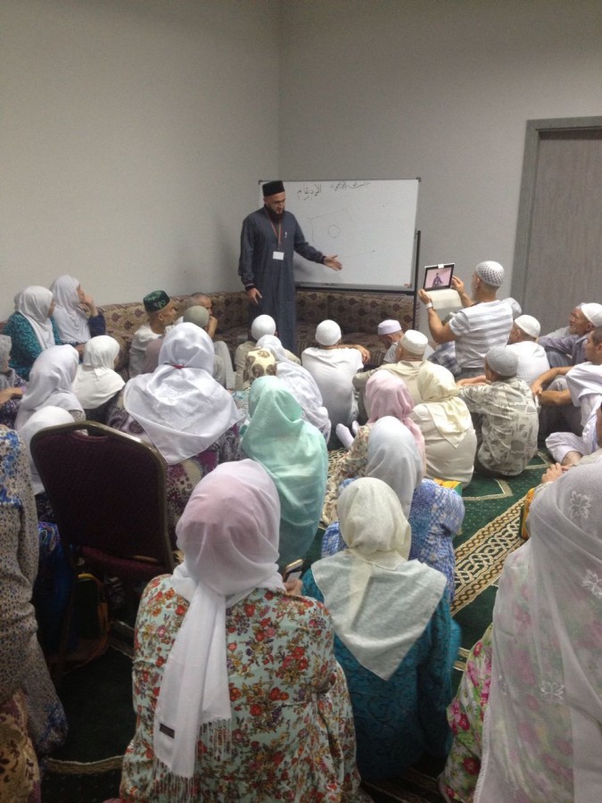 Муфтий Татарстана в Саудовской Аравии проводит уроки хаджа и умры