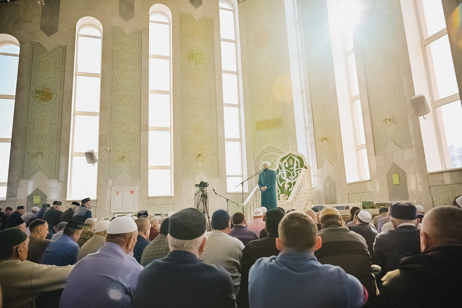 Муфтий Камиль хазрат провел пятничный намаз в нижнекамской Соборной мечети