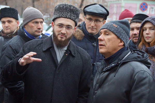 Камиль хазрат Самигуллин принял участие в обходе территории Старо-Татарской слободы Президентом РТ Рустамом Миннихановым.