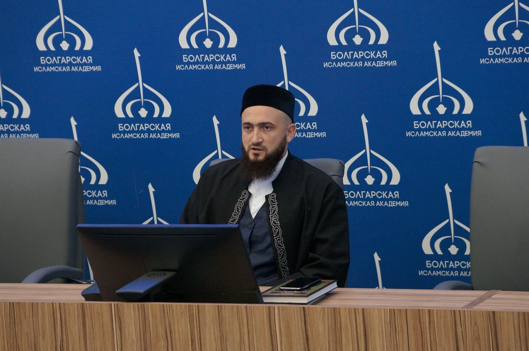 Камиль хазрат Самигуллин выступил с лекцией перед участниками Летней школы БИА