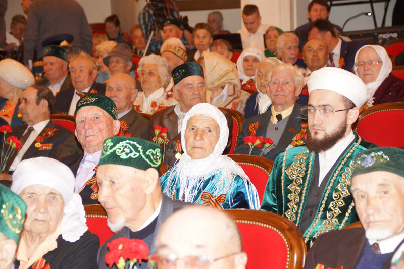 Муфтий РТ Камиль хазрат Самигуллин принял участие во встрече Рустама Минниханова с ветеранами ВОВ и тружениками тыла