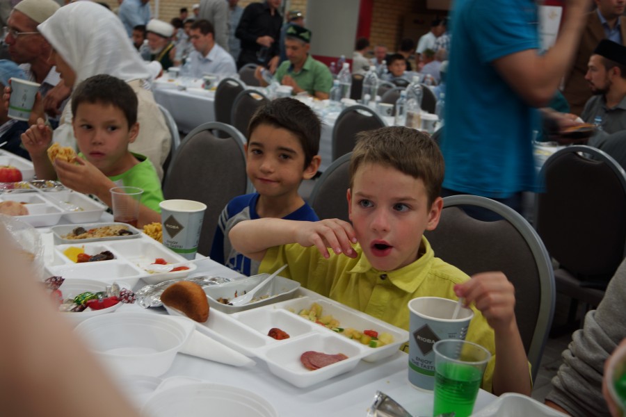 В Закабанной мечети состоится благотворительный обед для детей-сирот