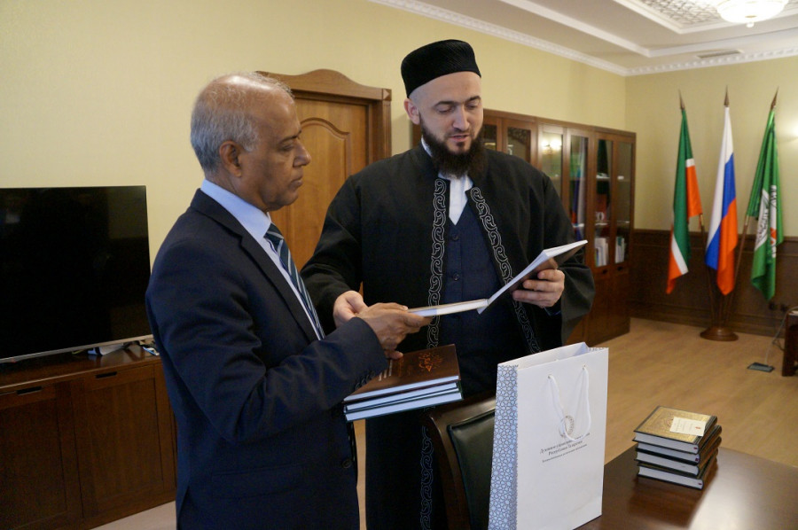 Муфтий Татарстана принял в резиденции ДУМ РТ посла Бангладеша в России