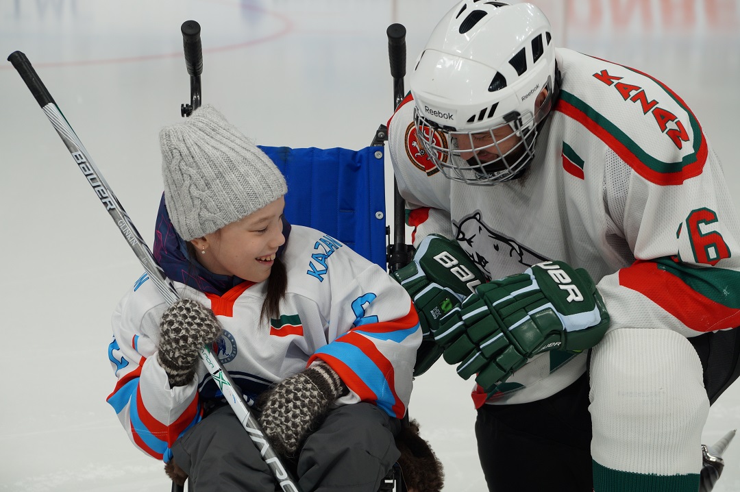 Муфтий Татарстана сыграл в благотворительный хоккей с детьми