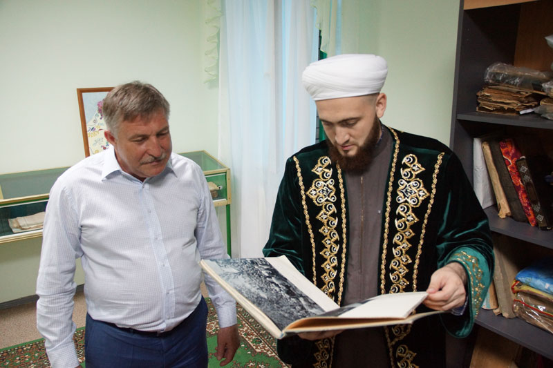 Рабочий визит муфтия Татарстана в Ленингорский район