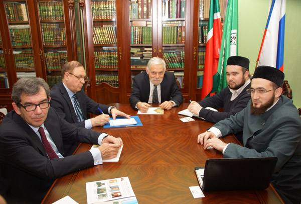 Лидер мусульман Татарстана рассказал делегации Франции о мусульманской общине Республики