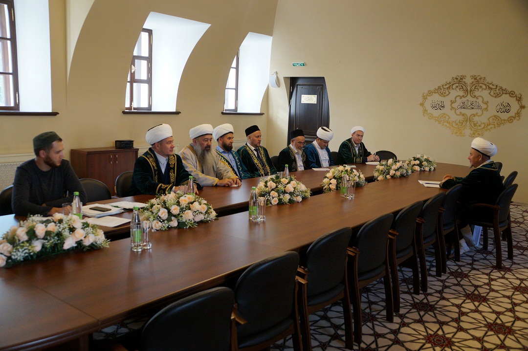 В Галеевской мечети прошло очередное заседание Совета казыев