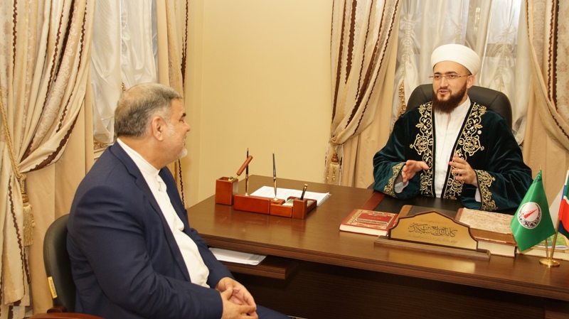 Муфтий Татарстана провел встречу с руководителем Культурного представительства Исламской Республики Иран в РФ Реза Малеки