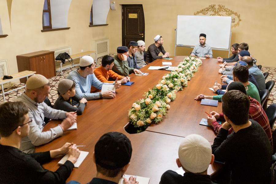 В Казани стартовали обучающие курсы по чтению Куръана для мужчин и женщин