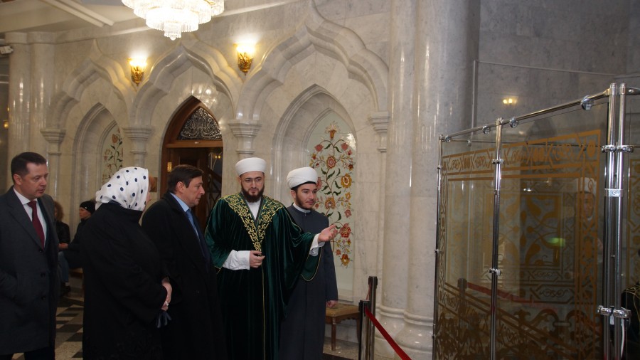 Муфтий Татарстана ознакомил вице-премьера РФ с мечетью "Кул Шариф"