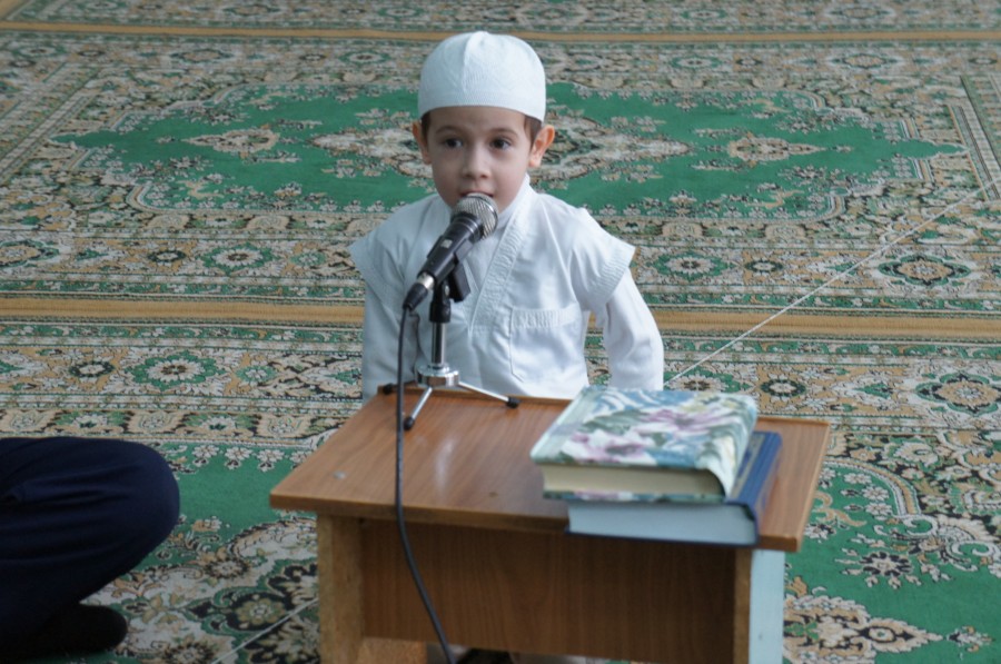 Школьные каникулы - за чтением Корана