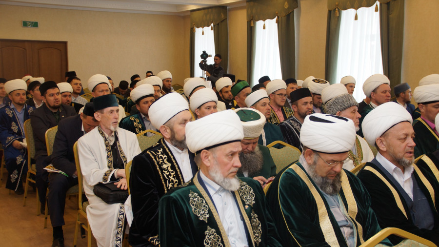 На Пленуме ДУМ РТ избрали обновленный состав Совета улемов, Совета акасакалов и Совета казыев.