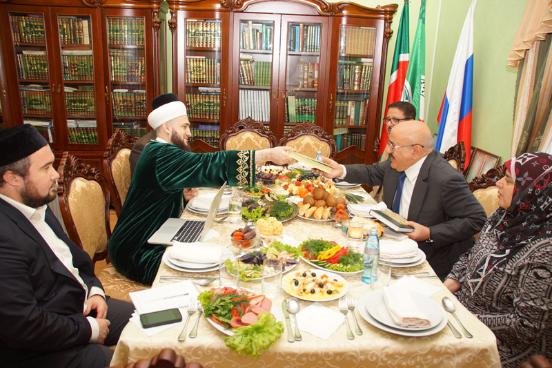 Муфтий Татарстана встретился с делегацией из Королевства Бахрейн