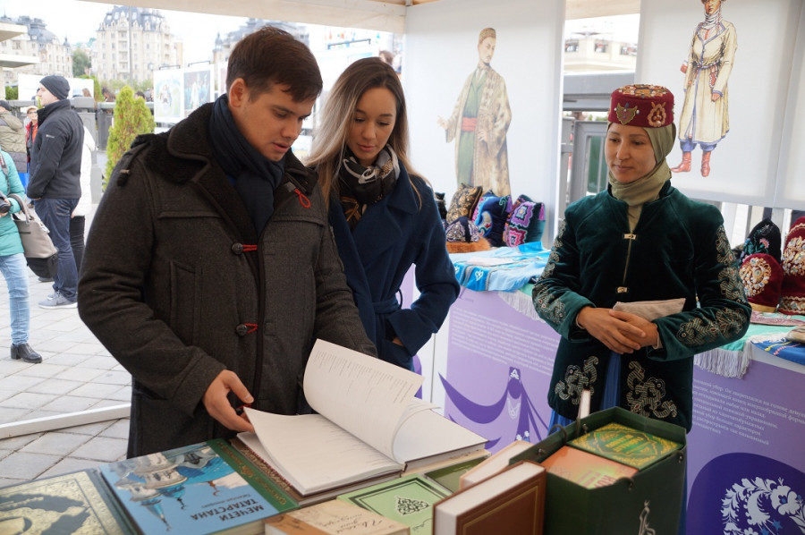 ИД «Хузур» на фестивале «Мозайка культур» экспонировал одежду татар-мусульман