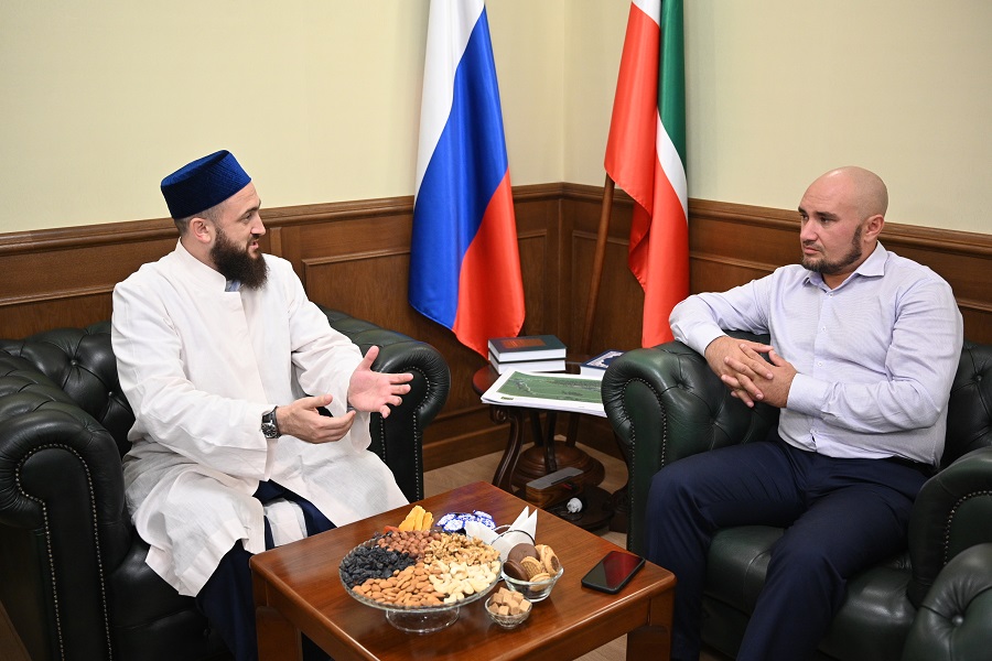 Муфтий Камиль хазрат встретился с казанским юристом Русланом Нагиевым