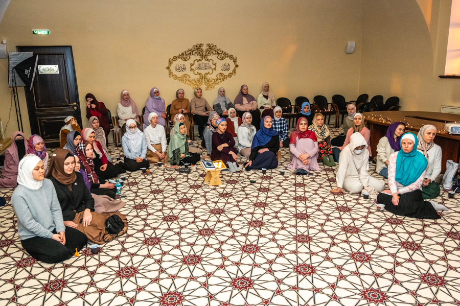 ДУМ РТ приглашает на второй сезон проекта для мусульманок «Благородное собрание»