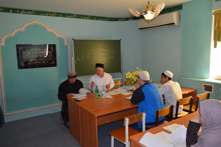 Студенты Уруссинского медресе написали дипломы по татарскому богословскому наследию