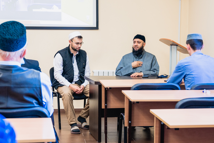 Муфтий Абу-Даби прочитал для казанских имамов лекцию о вынесении фетв
