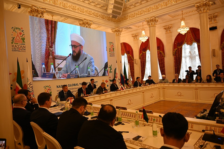 Муфтий открыл пленарное заседание Казанского глобального молодежного саммита чтением Куръана