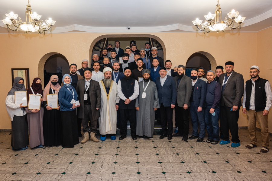 Муфтий Татарстана наградил победителей II республиканской олимпиады по исламским дисциплинам и арабскому языку