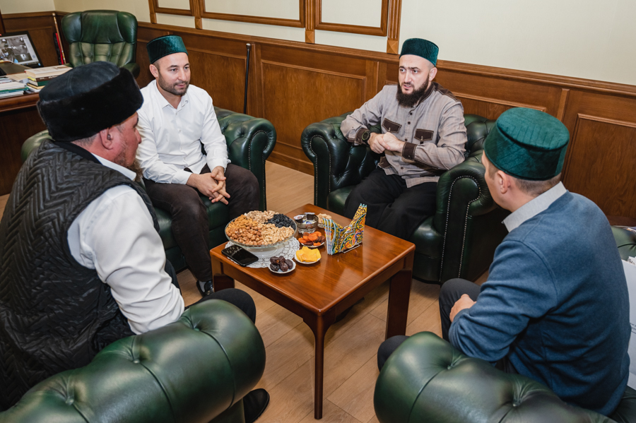 Муфтий Камиль хазрат встретился с делегацией мусульман Красноярского края 