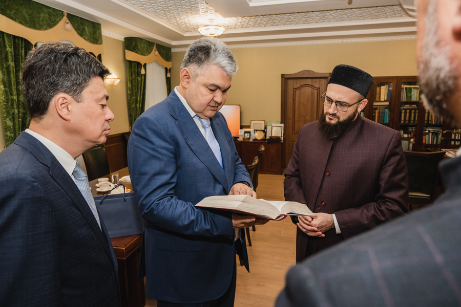 Муфтий Татарстана встретился с Чрезвычайным и Полномочным Послом Казахстана в РФ Ермеком Кошербаевым