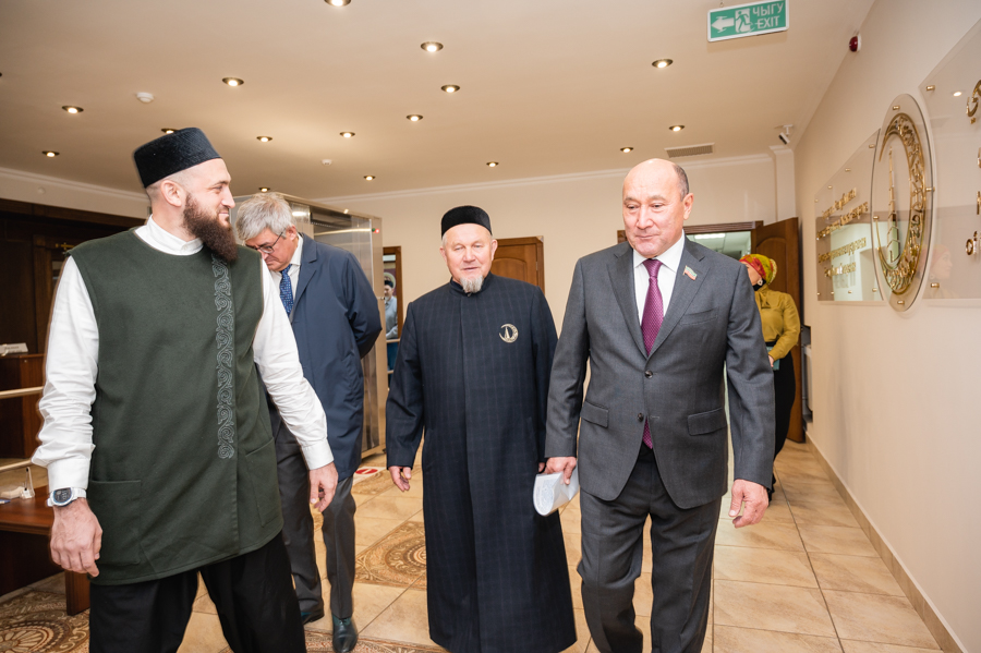 В ДУМ РТ прошла встреча муфтия с вице-спикером Маратом Ахметовым и депутатом Айратом Зариповым
