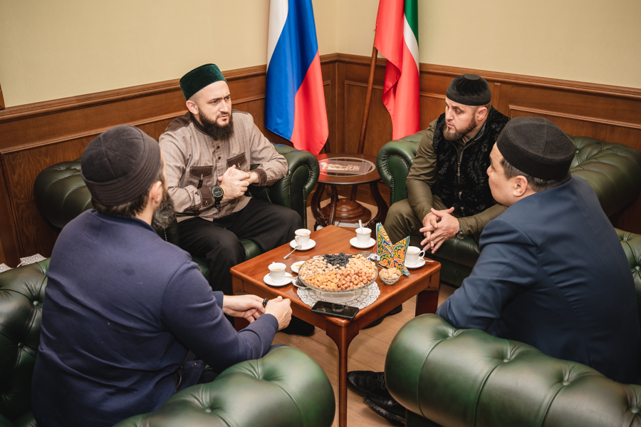 Камиль хазрат встретился с религиозными деятелями из Чечни и Казахстана