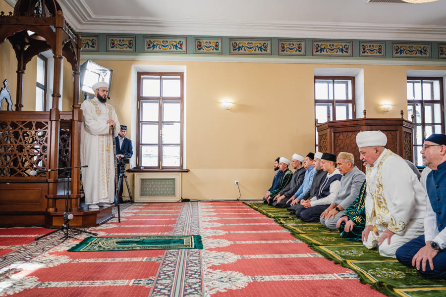 Муфтий Татарстана во время праздничного вагаза: "В день Ураза-байрама начните новую жизнь"