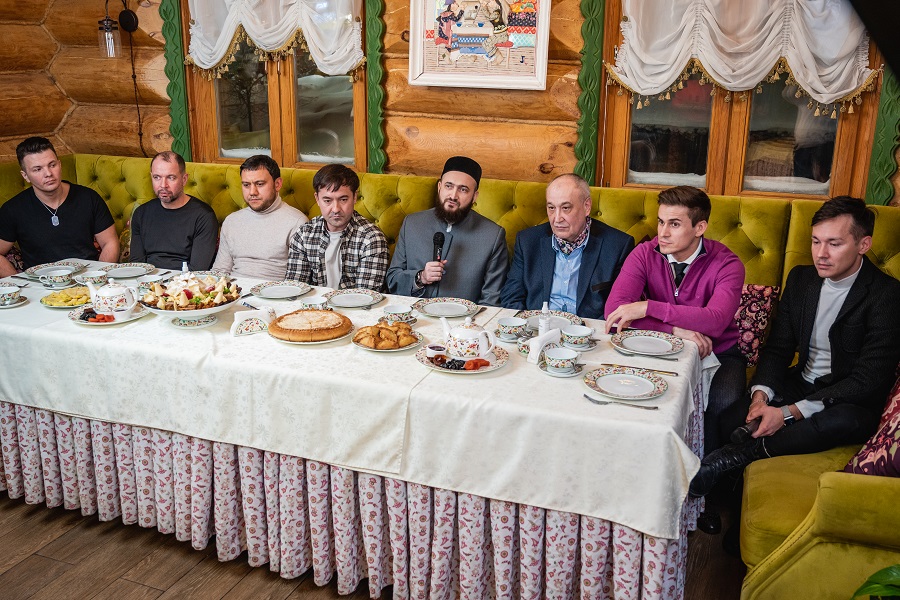 На встрече с известными татарскими деятелями муфтий рассказал о роли и месте татар в мусульманском мире