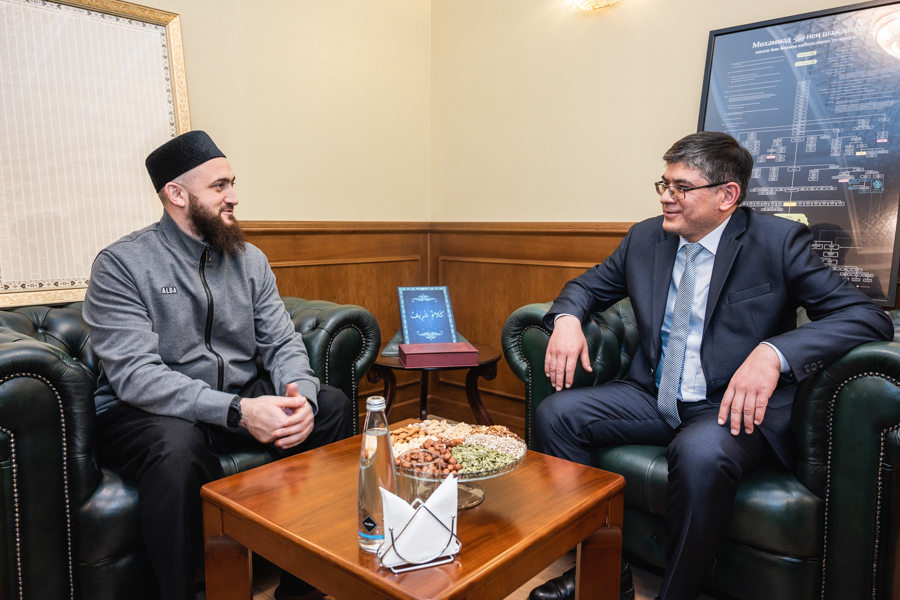 Муфтий Татарстана встретился с генеральным консулом Узбекистана в Казани 