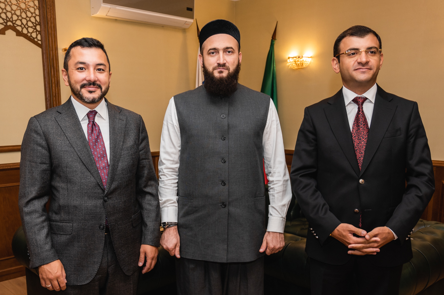 Муфтий провел встречу с руководством молодежного форума Организации исламского сотрудничества