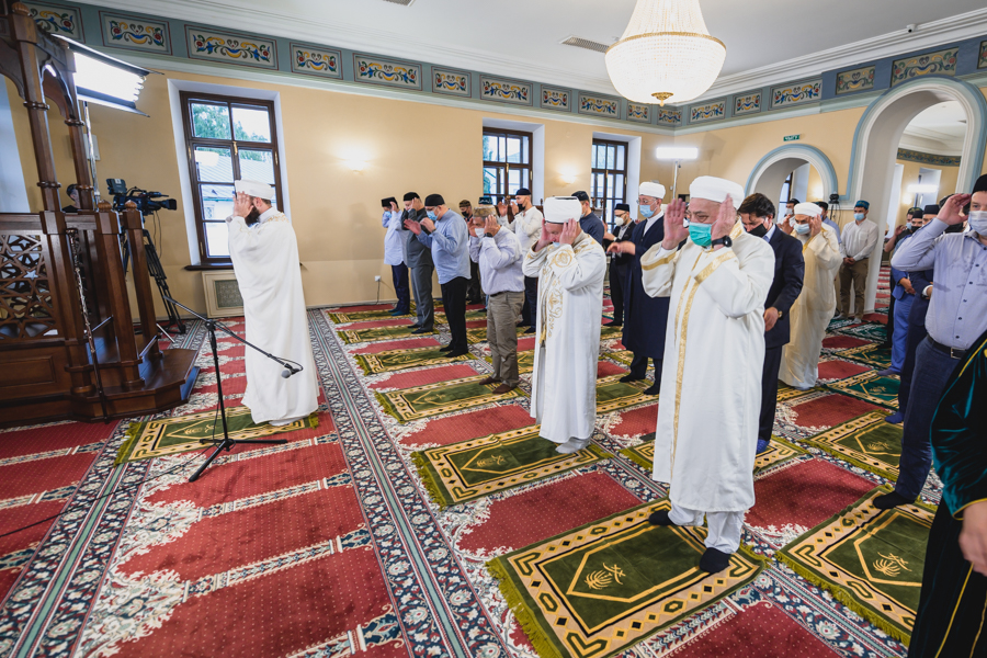 Муфтий Татарстана провел Курбан-байрам в Галеевской мечети. Гает посетил Президент РТ